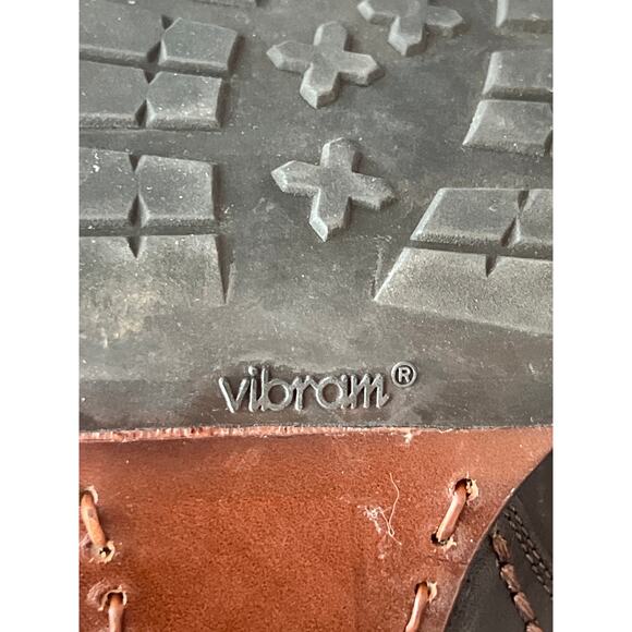 COLE HAAN Country Brown
Leather Block Heel Ankle Boots
Y2K Size 9B Pull On - Picture 9 of 9